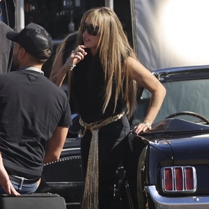 Miley Cyrus Bertransformasi Menjadi Hannah Montana Jelang Ulang Tahun Serial yang Ke-20