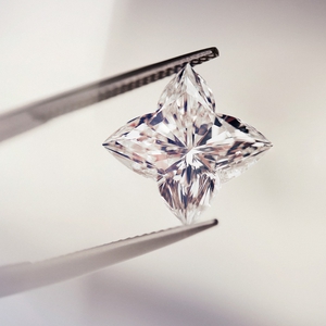 Rayakan Setiap Momen dengan Kilau Abadi LV Diamonds dari Louis Vuitton