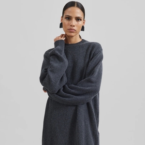 Rekomendasi Oversized Sweater untuk Tampilan Cozy dan Stylish