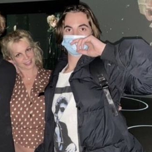 Britney Spears Bawa Anak-anaknya ke Pameran Immersive Van Gogh di LA