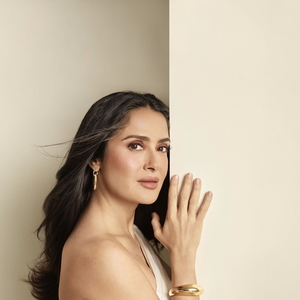 Salma Hayek secara Eksklusif Kepada Bazaar Indonesia Berbagi Resep Awet Mudanya