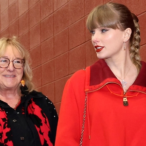 Apakah Ini Pertanda Bahwa Ibu Travis Kelce Merestui Hubungan Putranya dengan Taylor Swift?&nbsp;