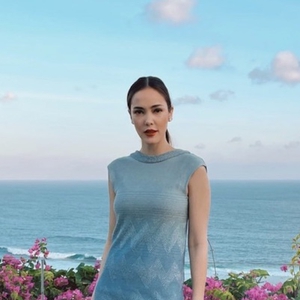 Rayakan Ulang Tahun Sang Ibu, Cathy Sharon Tampil Elegan dan Berkilau