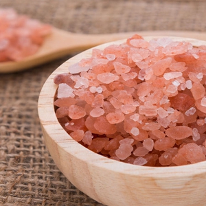 Apa Saja Manfaat Air Garam Himalaya untuk Kecantikan?