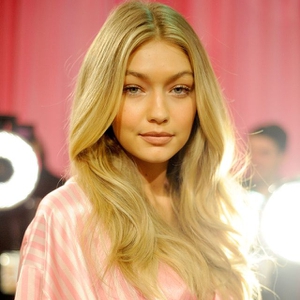 Cara Membuat Blow-Dry Seperti Hasil Salon di Rumah