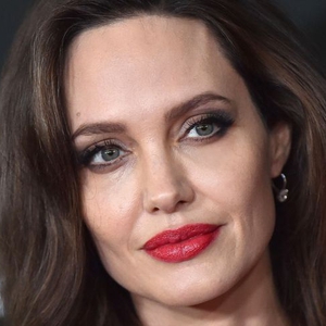 Simak Rahasia Perawatan Kulit Angelina Jolie Sekarang!