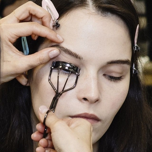 6 Penjepit Bulu Mata Terbaik Rekomendasi Para Makeup Artist