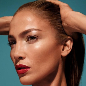 Jennifer Lopez Luncurkan Kosmetik Baru