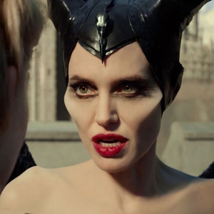 Lihat Transformasi Makeup Angelina Jolie Menjadi Maleficent