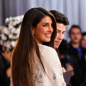 Priyanka Chopra Pamerkan Gaya Poni Baru