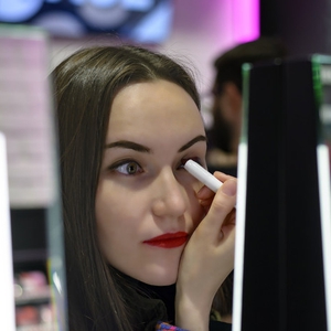 Amankah Mencoba Kosmetik di Toko?