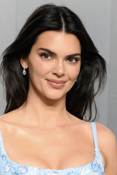 Kendall Jenner dan Jacob Elordi Dikabarkan Tak Henti Bermesraan di Coachella