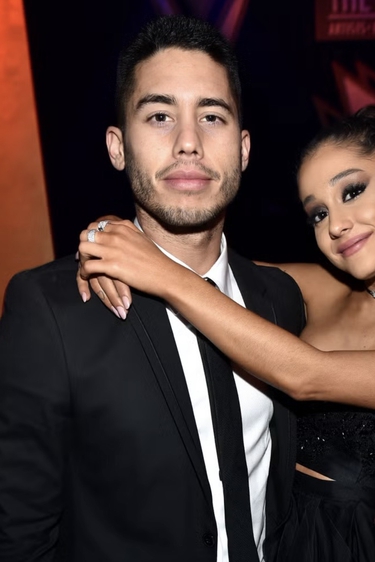 Ariana Grande Ubah Lirik &ldquo;Thank U, Next&rdquo; dan Picu Rumor Pernikahan dengan Ricky &Aacute;lvarez