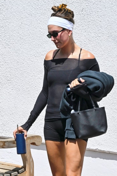 Hailey Bieber Sebut Pilates &ldquo;Sudah Lewat Zamannya&rdquo;