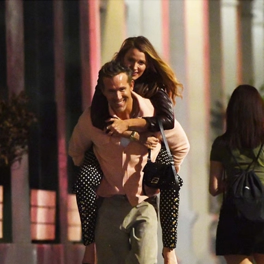 Ryan Reynolds Gendong Blake Lively Saat Kencan Malam di New York City
