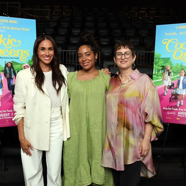 Duchess Meghan Hadiri Pemutaran Cookie Queens dengan Setelan Krem dan Sandal Bernuansa Quiet Luxury