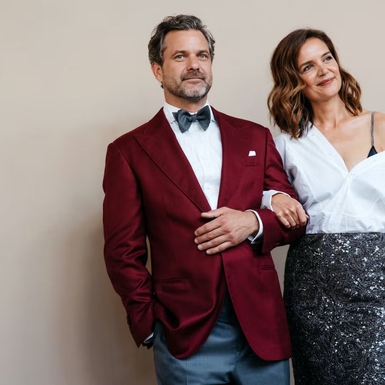 Katie Holmes dan Joshua Jackson Menghadirkan Reuni Hangat dengan Pakaian Formal di Pemutaran Film Dokumenter Brunello Cucinelli