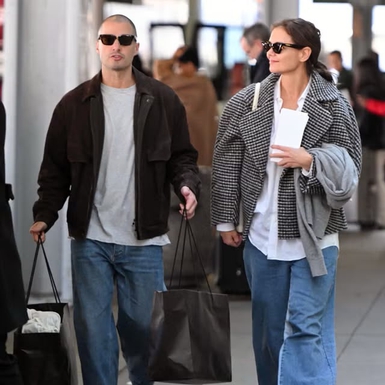 Katie Holmes dan Kekasihnya, Jason Bard Yarmosky, Tampil Serasi saat Bepergian