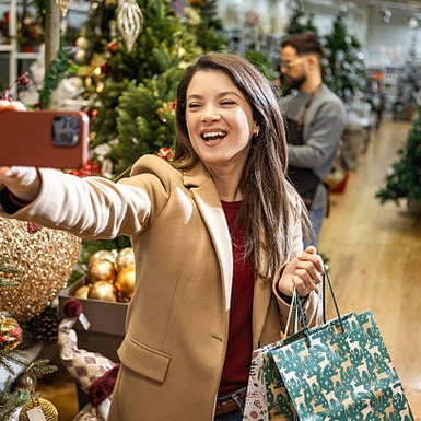 Pilihan Warna Baju Natal Paling Menawan Tahun Ini