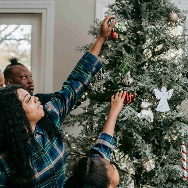 Ide, Tips, Serta Cara Menghias Pohon Natal yang Memukau