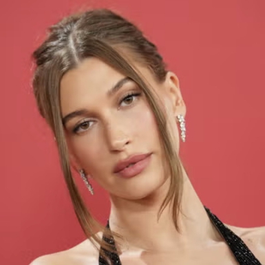 Hailey Bieber Membagikan Video Singkat dan Menggemaskan Baby Jack yang Bermain Sepak Bola