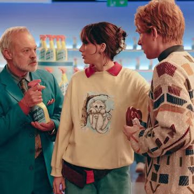 Semua Momen Bergaya Klasik yang Mungkin Terlewatkan dari Video Musik "Opalite" Taylor Swift