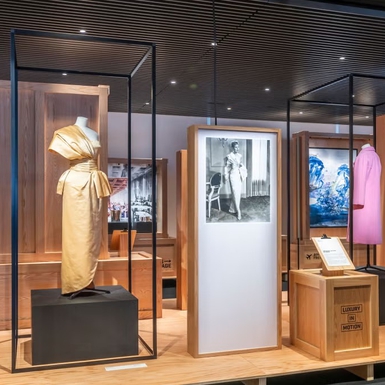 Sebuah Pameran Baru Menampilkan Kemewahan Prancis dan di Dalamnya Terdapat Tas Kelly Original