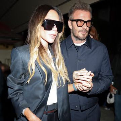 Pasangan Beckham Tampil Serasi dalam Ansambel Navy yang Sleek untuk Sebuah Kegiatan di New York City