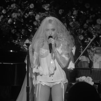 Saksikan Penampilan Intimate Madonna untuk Dolce &amp; Gabbana