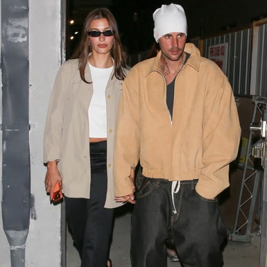 Hailey Bieber Pertahankan Eksistensi Thong Sandal untuk Musim Gugur