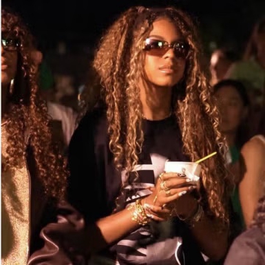 Beyonc&eacute; dan Blue Ivy Tampak Seperti Kembaran dalam Momen Keluarga di Konser Lauryn Hill di Hamptons