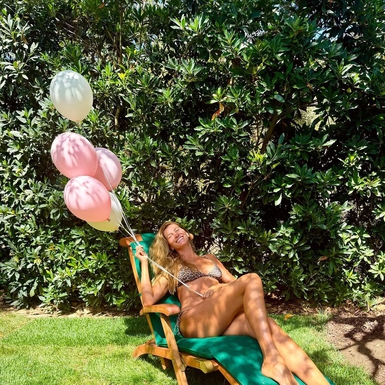 Gisele B&uuml;ndchen Rayakan Ulang Tahun ke-46 Lewat Potret Bikini Bernuansa Hangat