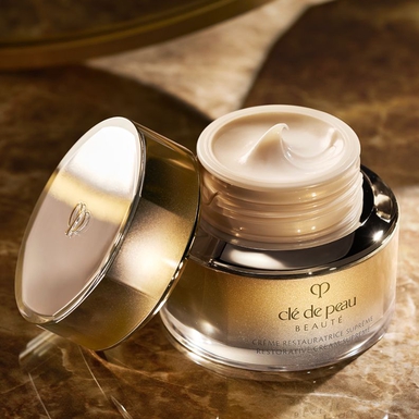 Cl&eacute; de Peau Beaut&eacute; Mengubah Cara Pandang Penuaan Kulit Melalui Restorative Cream Supreme