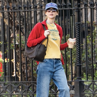 Jennifer Lawrence Tampil Berani dengan Warna Primer dalam Gaya High-Low