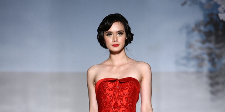 Busana Pengantin Bukan Putih, Siapa Takut ?