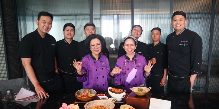 Restoran 1945 di Fairmont Jakarta Berkolaborasi dengan Sisca Soewitomo Meracik Menu Kuliner Istimewa: Nostalgic Rijsttafel