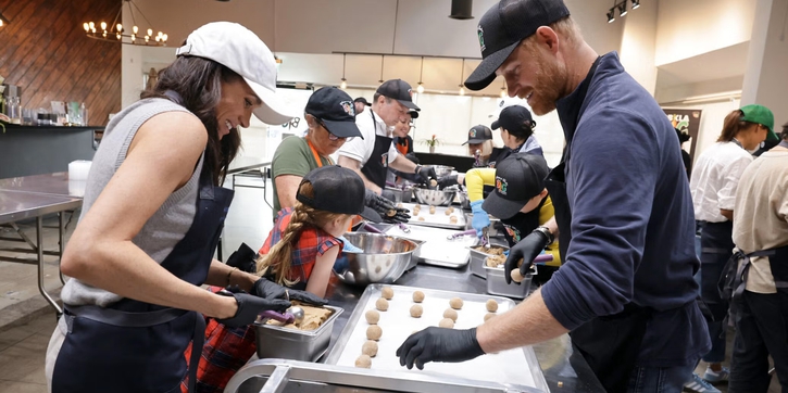 Cara Para Selebriti Favorit Anda Merayakan Thanksgiving Tahun Ini