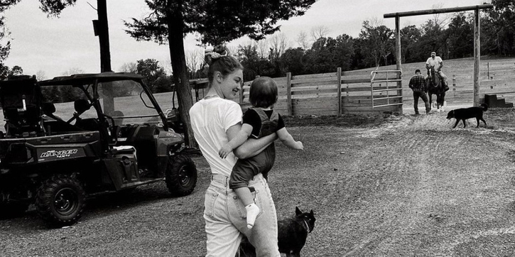 Gigi Hadid Bagikan Foto Baru Sang Anak, Khai, di Instagram