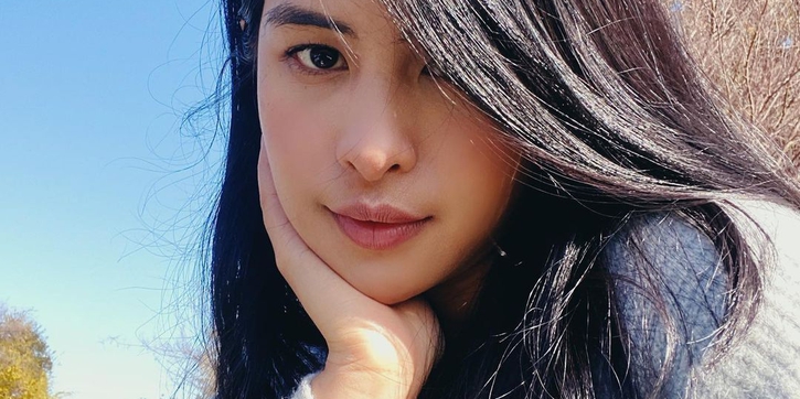 Maudy Ayunda Punya Inspirasi Gaya Chic dan Nyaman untuk Diaplikasikan Selama Libur Lebaran di Rumah Saja
