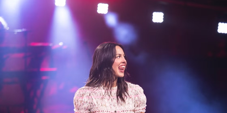 Asal Usul Punk di Balik Gaun Babydoll Olivia Rodrigo