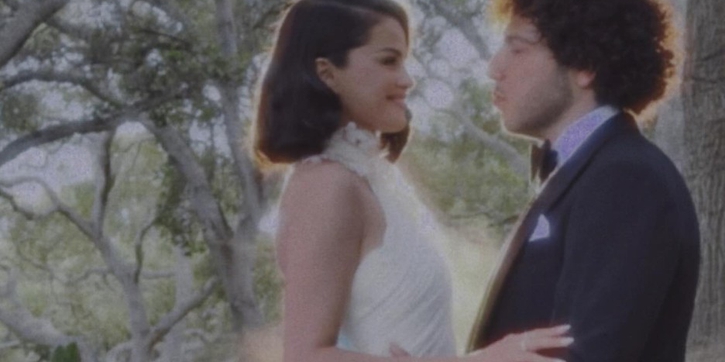 Ibu Selena Gomez Ungkap Sosok yang Mendampingi Putrinya di Pelaminan