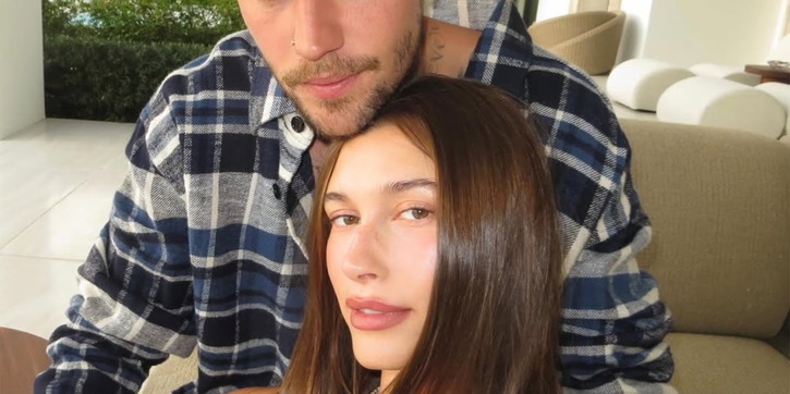 Hailey dan Justin Bieber Unggah Foto Kenakan Baju Marty Supreme untuk Thanksgiving&nbsp;