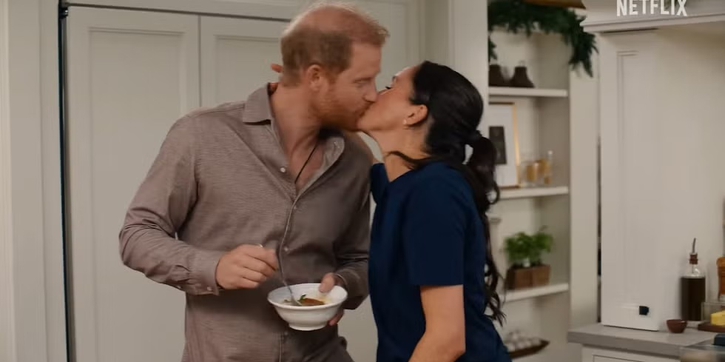 Duchess Meghan Mencium Pangeran Harry dalam Cuplikan Episode Spesial Terbaru