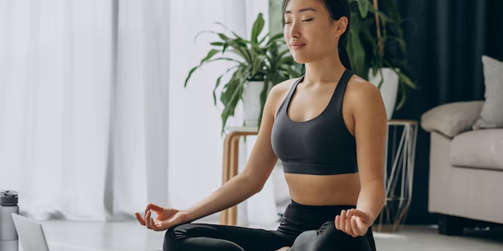 12 Olahraga Ringan di Rumah untuk Wanita agar Tubuh Tetap Sehat dan Bugar