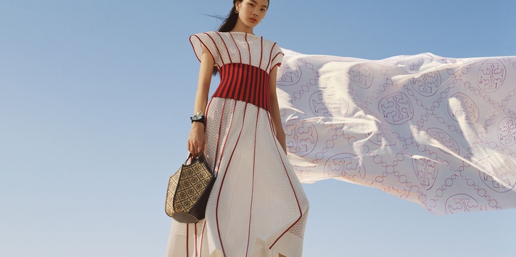 Koleksi Terbaru Tory Burch Dihiasi Pola Klasik yang Terinspirasi dari Quilting Tradisional