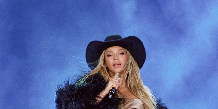 Beyonc&eacute; Tampil Mewah dengan Celana Gesper Kustom dari Schiaparelli untuk Pertunjukan Cowboy Carter
