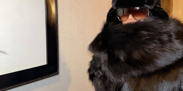 Kim Kardashian Lanjutkan Gaya Winter Maximalism dengan Vintage Gucci by Tom Ford