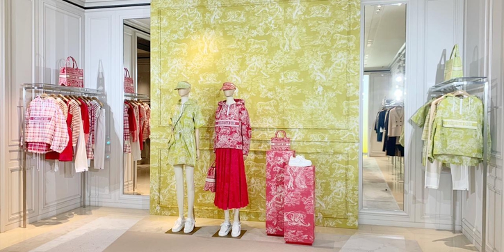 Koleksi Dioriviera dari Dior yang Dikenakan Velove Vexia, Tatjana Saphira, dan Julie Estelle Kini Sudah Hadir di Jakarta