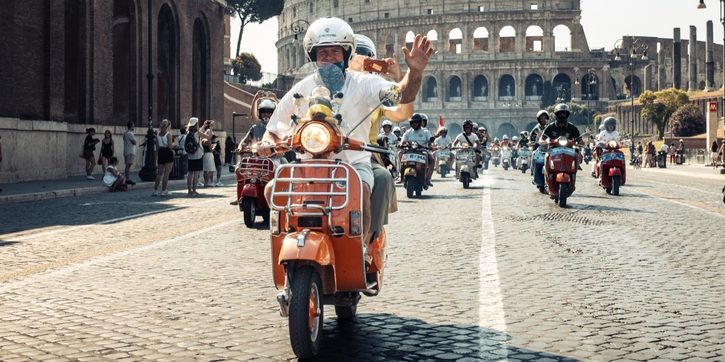 Roma Jadi Saksi Perayaan 80 Tahun Vespa yang Satukan 67 Negara