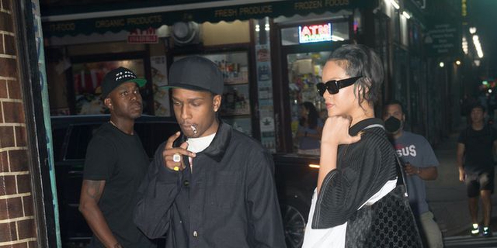 Rihanna Mengenakan Vintage Jersey Saat Kencan Makan Malam Bersama A$AP Rocky